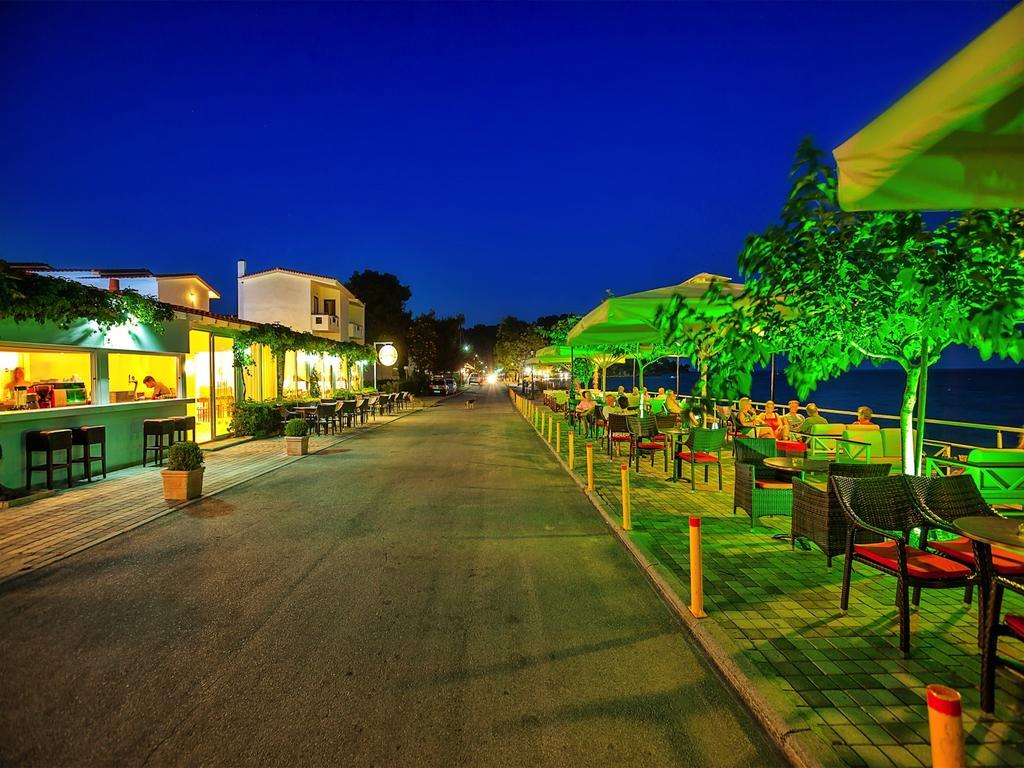 Xenios Dolphin Beach Hotel Posidi Exteriér fotografie