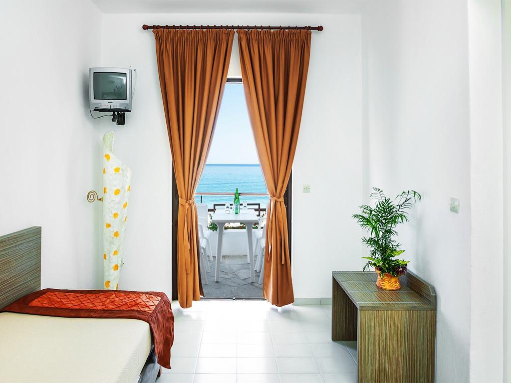 Xenios Dolphin Beach Hotel Posidi Pokoj fotografie